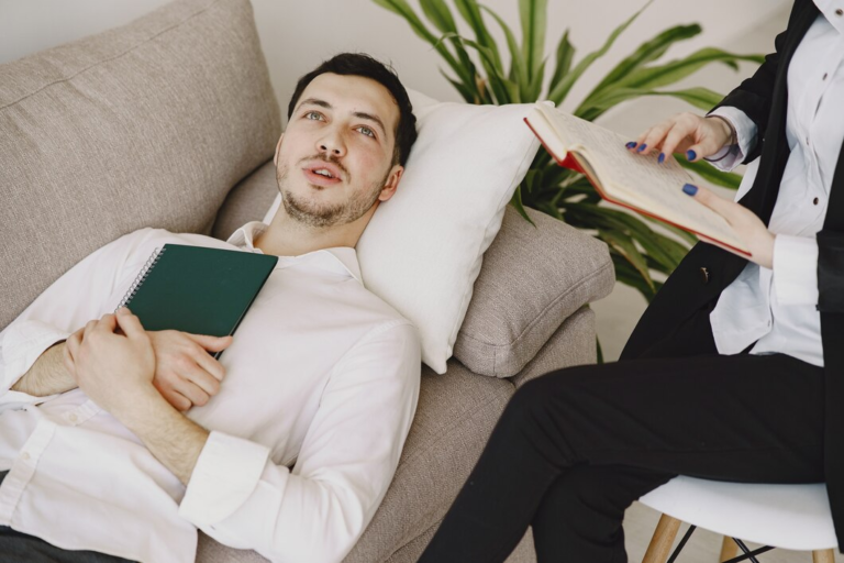 How an Anxiety Therapist Can Help You Manage Everyday Stress